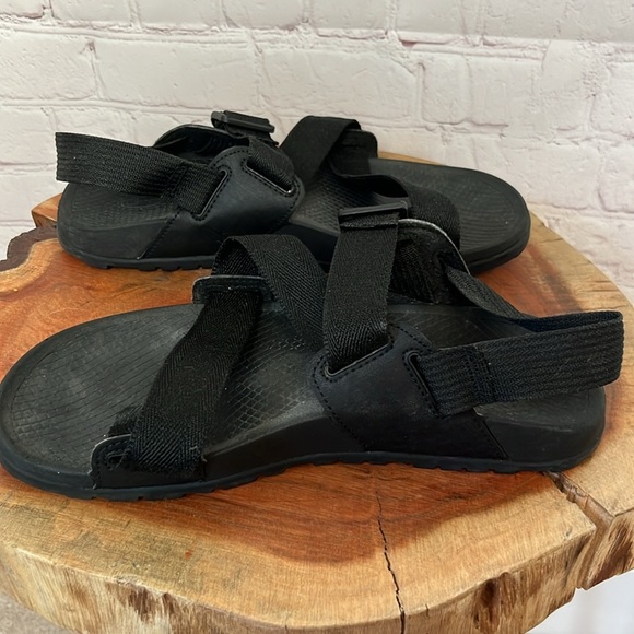 Chaco Lowdown Sandal in Black - Picture 8 of 11